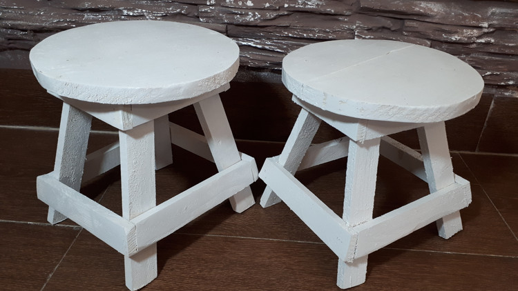 چهار پایه چوبی