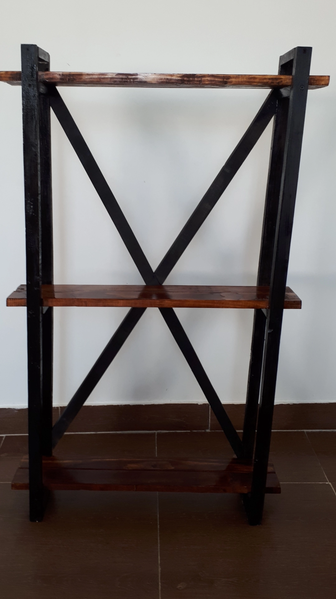 استند چوبی