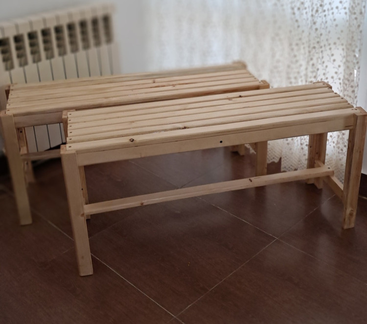 نیمکت چوبی