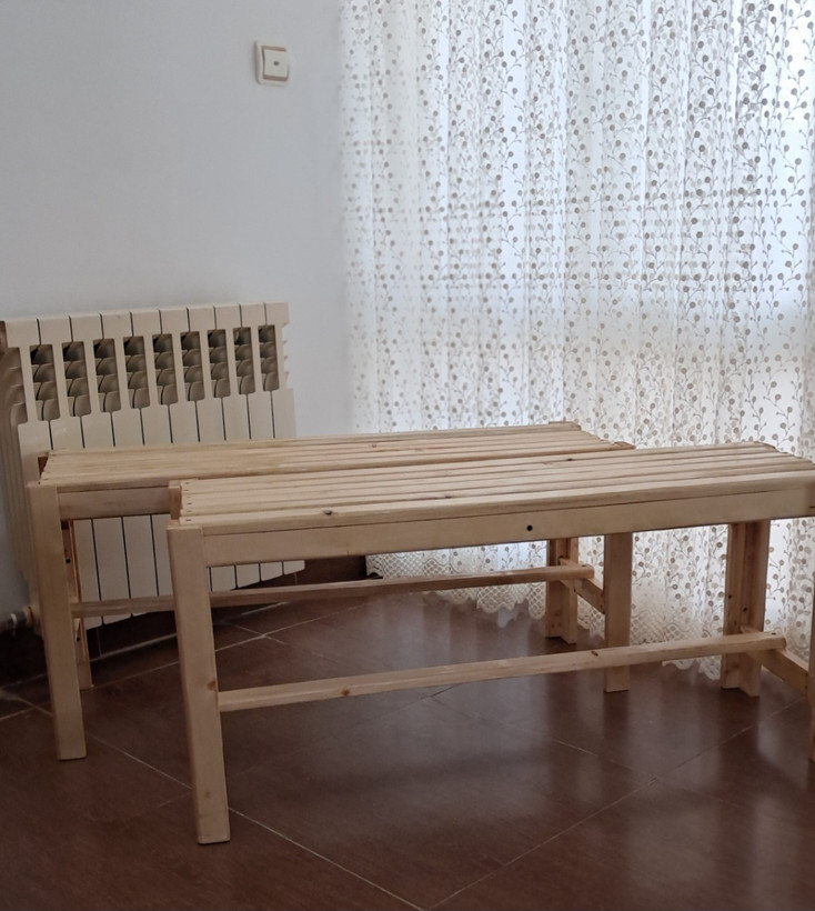 نیمکت چوبی
